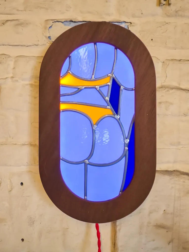 Cheeky light 'Purple girl butt'